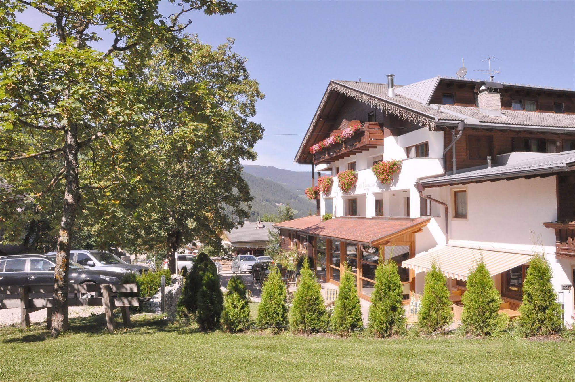 Hotel Monte Paraccia San Vigilio Di Marebbe Exterior foto